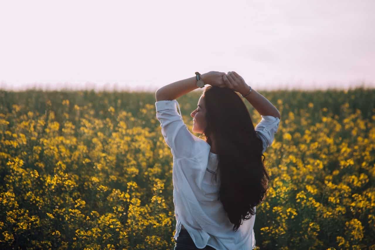 back-view-blur-carefree-1892512